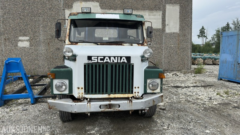 1977 Scania 141 Veteran Tippbil / Snutebil med Blidsberg Dumperkasse (ubrukt), baklem og skjold. - Kipper vrachtwagen: afbeelding 3 1977 Scania 141 Veteran Tippbil / Snutebil med Blidsberg Dumperkasse (ubrukt), baklem og skjold. - Kipper vrachtwagen: afbeelding 3