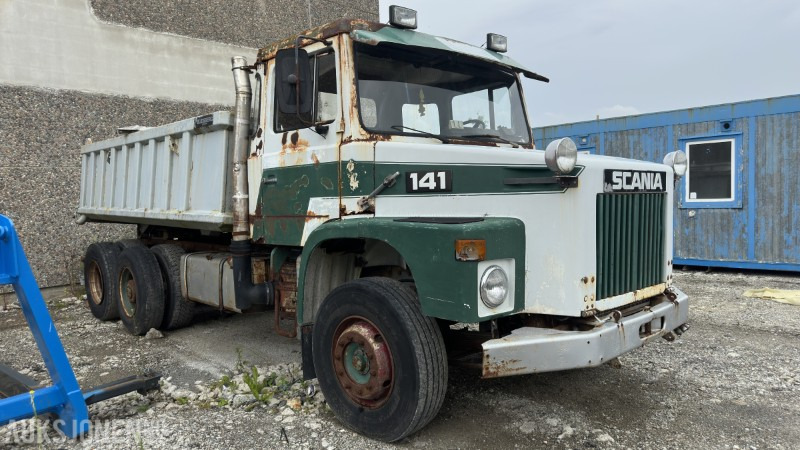1977 Scania 141 Veteran Tippbil / Snutebil med Blidsberg Dumperkasse (ubrukt), baklem og skjold. - Kipper vrachtwagen: afbeelding 4 1977 Scania 141 Veteran Tippbil / Snutebil med Blidsberg Dumperkasse (ubrukt), baklem og skjold. - Kipper vrachtwagen: afbeelding 4