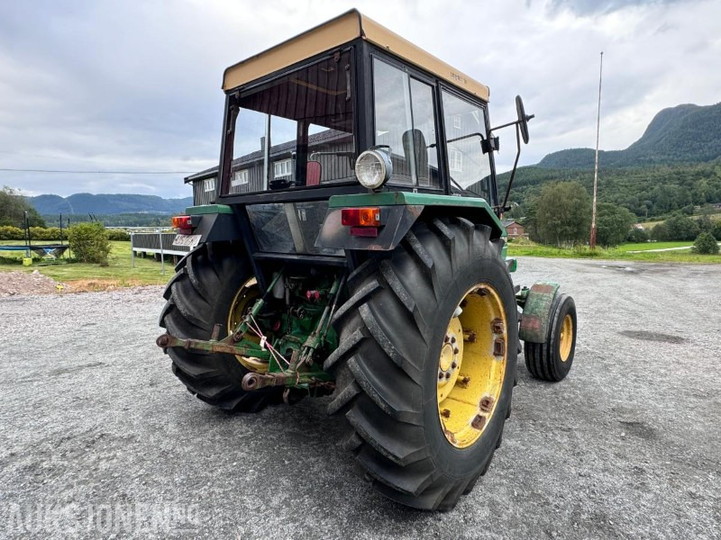 1981 John Deere 1140 Synchron - Servo - Tvillinghjul - 2 doble hydraulikkuttak - Tractor: afbeelding 4 1981 John Deere 1140 Synchron - Servo - Tvillinghjul - 2 doble hydraulikkuttak - Tractor: afbeelding 4