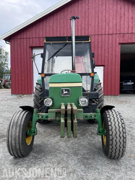 1981 John Deere 1140 Synchron - Servo - Tvillinghjul - 2 doble hydraulikkuttak - Tractor: afbeelding 2 1981 John Deere 1140 Synchron - Servo - Tvillinghjul - 2 doble hydraulikkuttak - Tractor: afbeelding 2