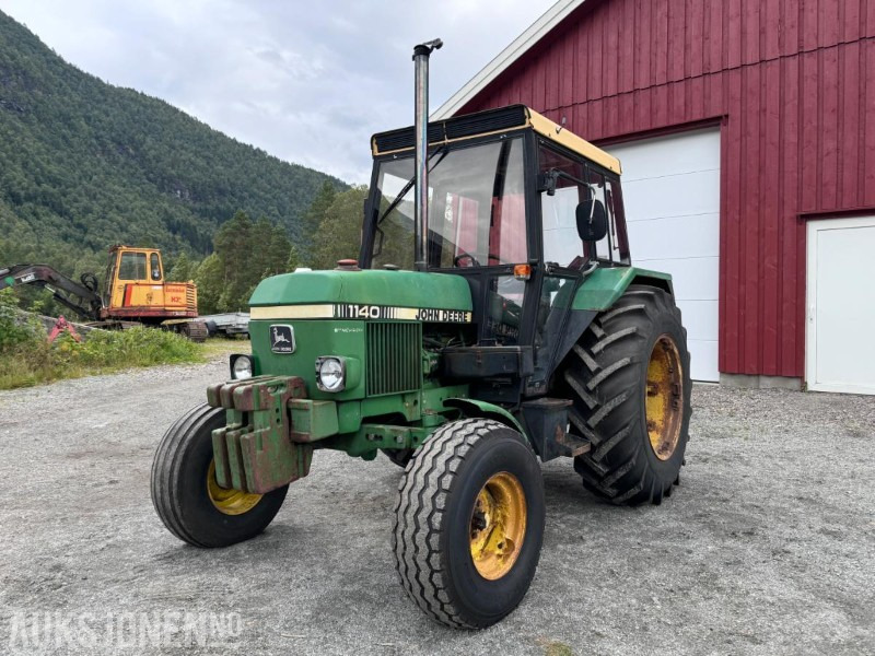 1981 John Deere 1140 Synchron - Servo - Tvillinghjul - 2 doble hydraulikkuttak - Tractor: afbeelding 1 1981 John Deere 1140 Synchron - Servo - Tvillinghjul - 2 doble hydraulikkuttak - Tractor: afbeelding 1