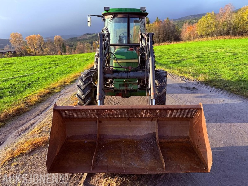 1983 John Deere 2040 SYNCHRON 9527 timer m/ Frontlasterskuffe - Tractor: afbeelding 5 1983 John Deere 2040 SYNCHRON 9527 timer m/ Frontlasterskuffe - Tractor: afbeelding 5