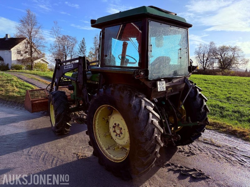 1983 John Deere 2040 SYNCHRON 9527 timer m/ Frontlasterskuffe - Tractor: afbeelding 4 1983 John Deere 2040 SYNCHRON 9527 timer m/ Frontlasterskuffe - Tractor: afbeelding 4