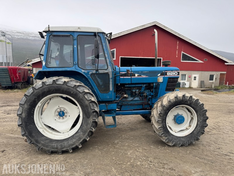 1985 Ford 8210 FWD traktor - Tractor: afbeelding 5 1985 Ford 8210 FWD traktor - Tractor: afbeelding 5
