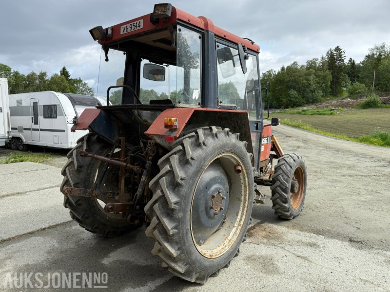 1987 CASE IH 633 traktor med skogkjettinger - Tractor: afbeelding 3 1987 CASE IH 633 traktor med skogkjettinger - Tractor: afbeelding 3