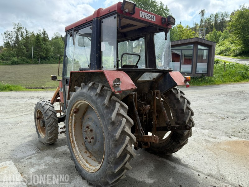1987 CASE IH 633 traktor med skogkjettinger - Tractor: afbeelding 4 1987 CASE IH 633 traktor med skogkjettinger - Tractor: afbeelding 4