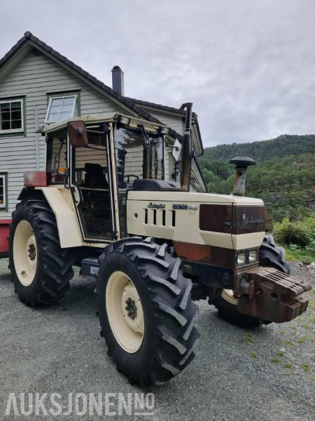 1987 Lamborghini 874-90 turbo MVA FRI SKJÆR SKUFFE 4 KJETTINGER - Tractor: afbeelding 2 1987 Lamborghini 874-90 turbo MVA FRI SKJÆR SKUFFE 4 KJETTINGER - Tractor: afbeelding 2