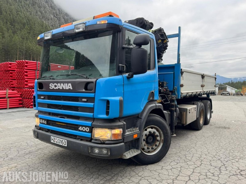 1997 Scania P124 400 kranbil med 3-veis tipp og klype - Kraanwagen: afbeelding 2 1997 Scania P124 400 kranbil med 3-veis tipp og klype - Kraanwagen: afbeelding 2