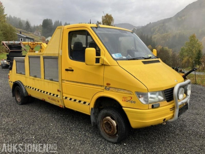 1999 Mercedes-Benz Sprinter 412 4x4 Redningsbil med briller og vinsj - Brandweerwagen: afbeelding 3 1999 Mercedes-Benz Sprinter 412 4x4 Redningsbil med briller og vinsj - Brandweerwagen: afbeelding 3