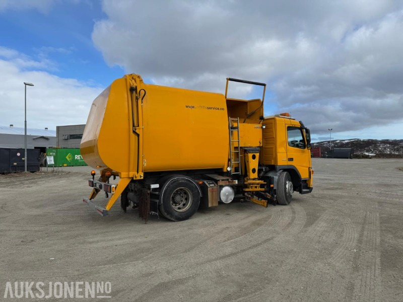 2004 Volvo FM-9 4X2 Komprimator - Sidelaster - 247983KM - Vuilniswagen: afbeelding 4 2004 Volvo FM-9 4X2 Komprimator - Sidelaster - 247983KM - Vuilniswagen: afbeelding 4