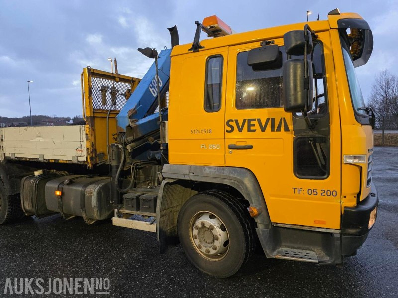 2006 Volvo FL6H Planbil m/ HMF kran - Euro 3 - 285272 km - Vrachtwagen met open laadbak: afbeelding 3 2006 Volvo FL6H Planbil m/ HMF kran - Euro 3 - 285272 km - Vrachtwagen met open laadbak: afbeelding 3