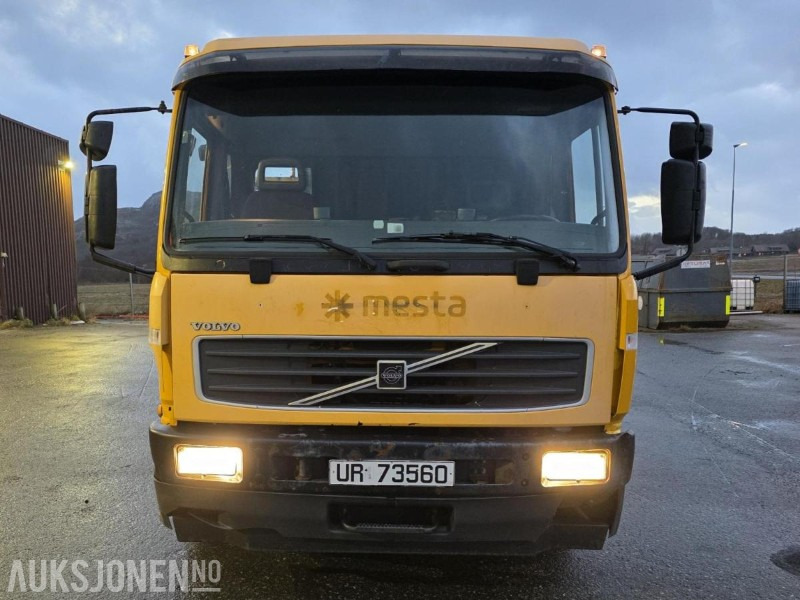 2006 Volvo FL6H Planbil m/ HMF kran - Euro 3 - 285272 km - Vrachtwagen met open laadbak: afbeelding 2 2006 Volvo FL6H Planbil m/ HMF kran - Euro 3 - 285272 km - Vrachtwagen met open laadbak: afbeelding 2