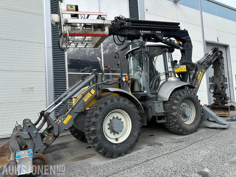 2007 8600E LÄNNEN SKINNE/VEI GRAVELASTER M/PERSONLIFT, RAMMESTYRT - JERNBANE MASKIN - Graaflaadmachine: afbeelding 1 2007 8600E LÄNNEN SKINNE/VEI GRAVELASTER M/PERSONLIFT, RAMMESTYRT - JERNBANE MASKIN - Graaflaadmachine: afbeelding 1