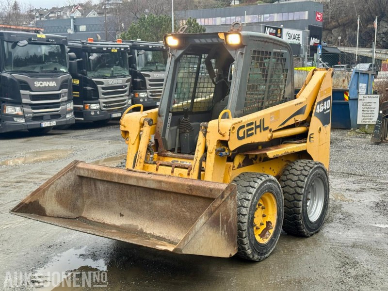 2007 Gehl 4640 Kompaktlaster - Skuffe - Gafler - Kost - Timer: 1089 - Schranklader: afbeelding 2 2007 Gehl 4640 Kompaktlaster - Skuffe - Gafler - Kost - Timer: 1089 - Schranklader: afbeelding 2