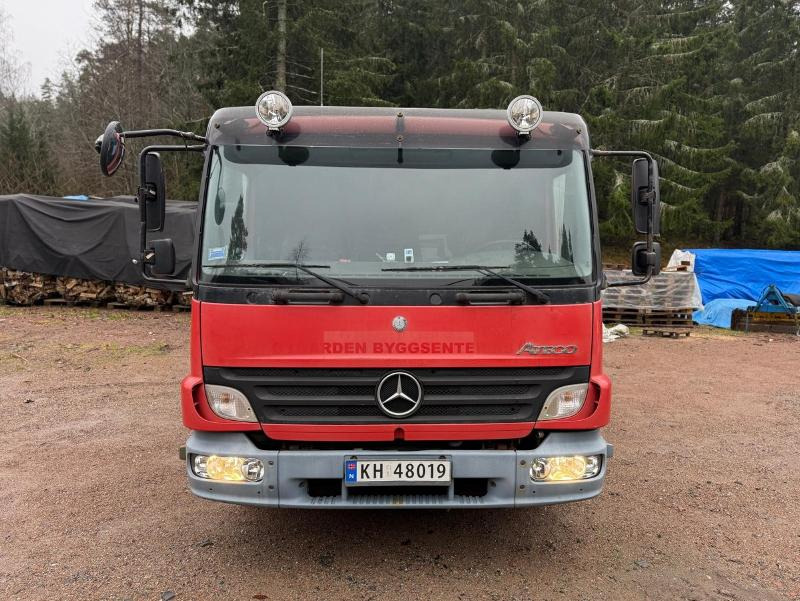 2007 Mercedes-Benz 818 planbil med kran / Nylig EU-godkjent - Vrachtwagen met open laadbak: afbeelding 2 2007 Mercedes-Benz 818 planbil med kran / Nylig EU-godkjent - Vrachtwagen met open laadbak: afbeelding 2