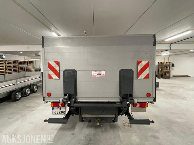 2007 RENAULT MIDLUM LASTEBIL - PLANBIL MED LIFT. KUN 95544 KM! - Vrachtwagen met open laadbak: afbeelding 5 2007 RENAULT MIDLUM LASTEBIL - PLANBIL MED LIFT. KUN 95544 KM! - Vrachtwagen met open laadbak: afbeelding 5