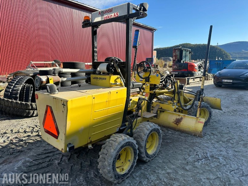 2008 Laser Grader Høvel med maskinstyring og laser - Bouwmaterieel: afbeelding 3 2008 Laser Grader Høvel med maskinstyring og laser - Bouwmaterieel: afbeelding 3