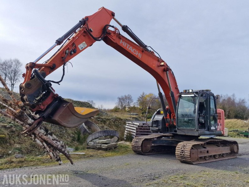 2009 Hitachi ZX225USLC-3 Beltegraver m/GPS/Rototilt med klype/3 skuffer, 12800 timer - Rupsgraafmachine: afbeelding 1 2009 Hitachi ZX225USLC-3 Beltegraver m/GPS/Rototilt med klype/3 skuffer, 12800 timer - Rupsgraafmachine: afbeelding 1