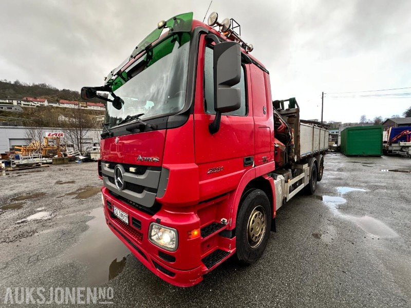 2009 Mercedes-Benz 2551L/42 6X2M Kranbil m/Fassi F235XP kran | Luft foran og bak | Krok og plan, 305520km - Kraanwagen: afbeelding 1 2009 Mercedes-Benz 2551L/42 6X2M Kranbil m/Fassi F235XP kran | Luft foran og bak | Krok og plan, 305520km - Kraanwagen: afbeelding 1