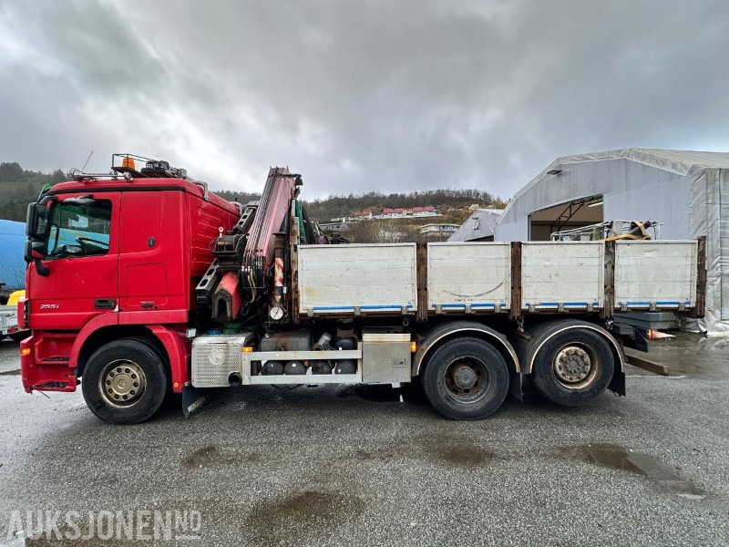 2009 Mercedes-Benz 2551L/42 6X2M Kranbil m/Fassi F235XP kran | Luft foran og bak | Krok og plan, 305520km - Kraanwagen: afbeelding 2 2009 Mercedes-Benz 2551L/42 6X2M Kranbil m/Fassi F235XP kran | Luft foran og bak | Krok og plan, 305520km - Kraanwagen: afbeelding 2