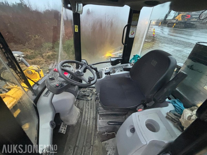 Wiellader 2010 CAT 906H HJULLASTER. 1596TIMER. SKUFFE. TELLEFSDAL VPL PLOG. HOLMS FEIEKOST. CAT PALLEGAFFLER: afbeelding 11 Wiellader 2010 CAT 906H HJULLASTER. 1596TIMER. SKUFFE. TELLEFSDAL VPL PLOG. HOLMS FEIEKOST. CAT PALLEGAFFLER: afbeelding 11