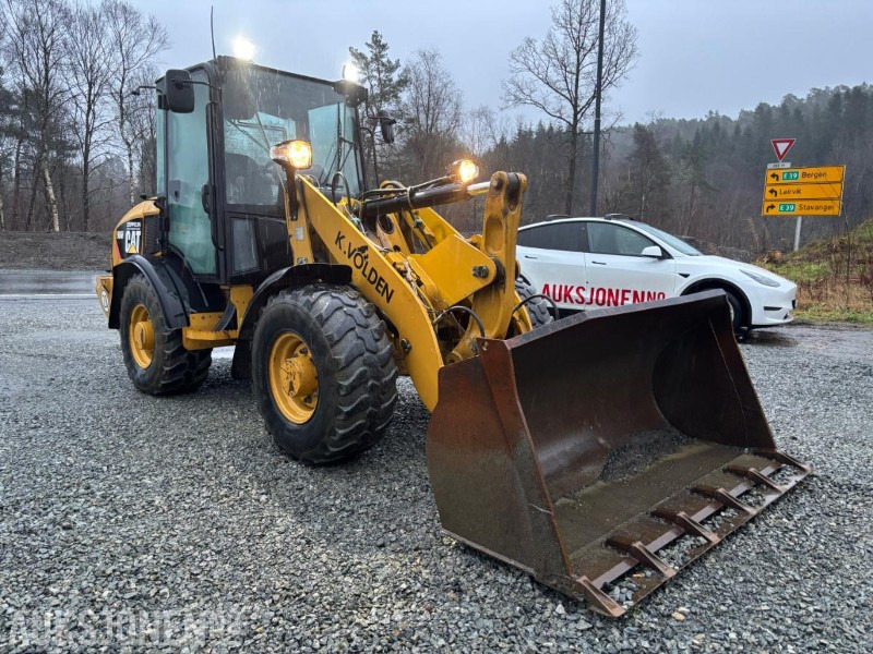 Wiellader 2010 CAT 906H HJULLASTER. 1596TIMER. SKUFFE. TELLEFSDAL VPL PLOG. HOLMS FEIEKOST. CAT PALLEGAFFLER: afbeelding 8 Wiellader 2010 CAT 906H HJULLASTER. 1596TIMER. SKUFFE. TELLEFSDAL VPL PLOG. HOLMS FEIEKOST. CAT PALLEGAFFLER: afbeelding 8