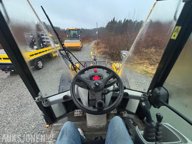 Wiellader 2010 CAT 906H HJULLASTER. 1596TIMER. SKUFFE. TELLEFSDAL VPL PLOG. HOLMS FEIEKOST. CAT PALLEGAFFLER: afbeelding 12 Wiellader 2010 CAT 906H HJULLASTER. 1596TIMER. SKUFFE. TELLEFSDAL VPL PLOG. HOLMS FEIEKOST. CAT PALLEGAFFLER: afbeelding 12