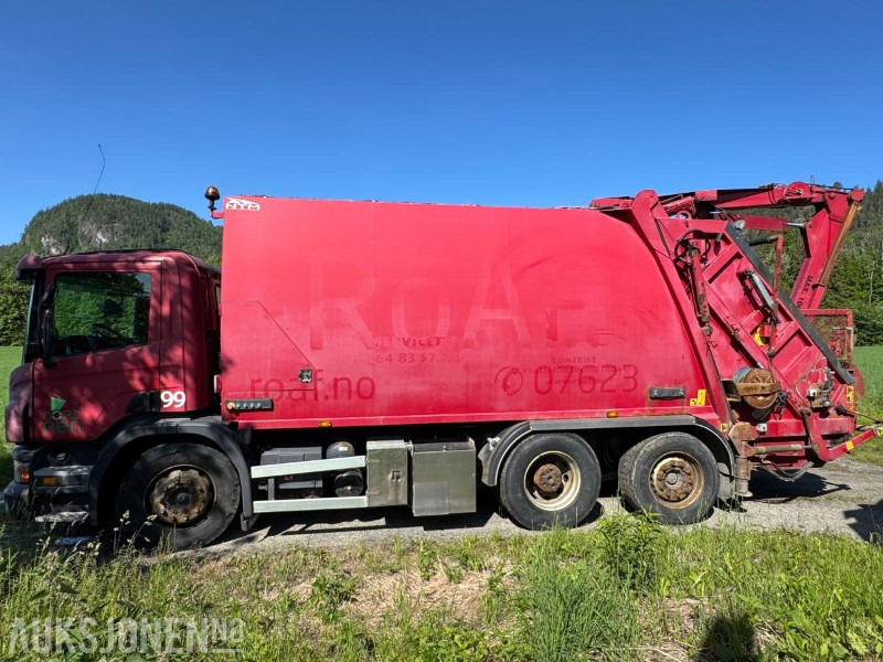 2010 Scania P-serie komprimatorbil med kran / Nylig EU-godkjent - Vuilniswagen: afbeelding 2 2010 Scania P-serie komprimatorbil med kran / Nylig EU-godkjent - Vuilniswagen: afbeelding 2