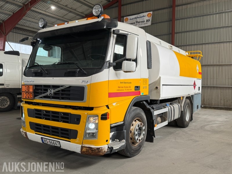 2010 Volvo FM 370 tankbil med 12000 liters tank - Tankwagen: afbeelding 1 2010 Volvo FM 370 tankbil med 12000 liters tank - Tankwagen: afbeelding 1