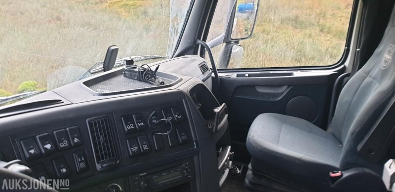 Haakarmsysteem vrachtwagen 2012 Volvo FH12 krokbil med Hiab krok og brøyteplate – 521 hk – EU-godkjent til 09/2026: afbeelding 23 Haakarmsysteem vrachtwagen 2012 Volvo FH12 krokbil med Hiab krok og brøyteplate – 521 hk – EU-godkjent til 09/2026: afbeelding 23