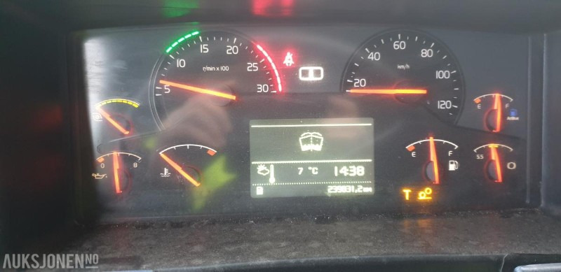 Haakarmsysteem vrachtwagen 2012 Volvo FH12 krokbil med Hiab krok og brøyteplate – 521 hk – EU-godkjent til 09/2026: afbeelding 22 Haakarmsysteem vrachtwagen 2012 Volvo FH12 krokbil med Hiab krok og brøyteplate – 521 hk – EU-godkjent til 09/2026: afbeelding 22