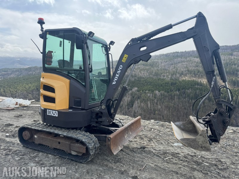 2013 Volvo ECR25D gravemaskin med 3 skuffer - Minigraafmachine: afbeelding 2 2013 Volvo ECR25D gravemaskin med 3 skuffer - Minigraafmachine: afbeelding 2