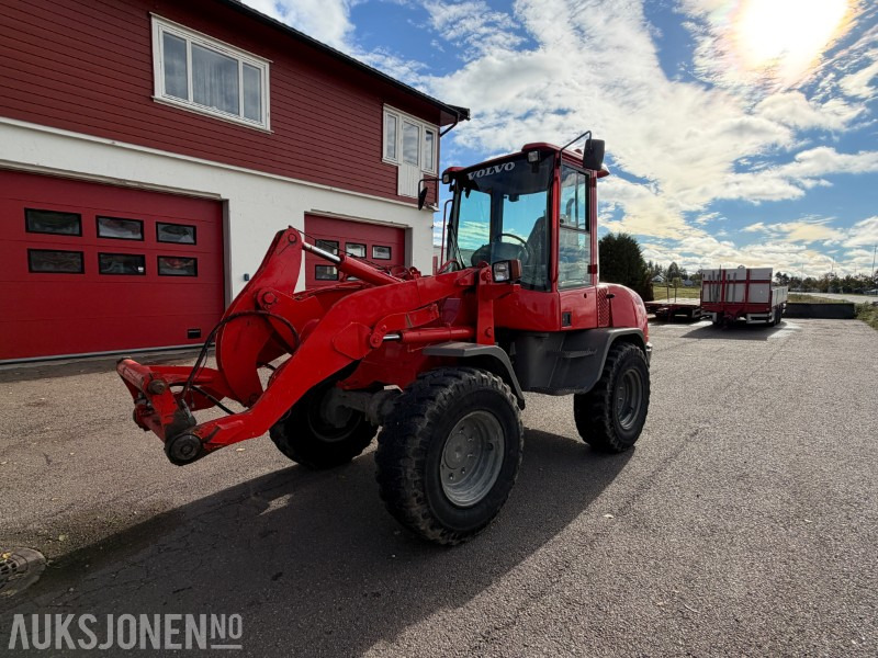 2013 Volvo L30B-Z7X Hjullaster - 6650kg - Ryggekamera - Universalskuff - Pallegafler - Wiellader: afbeelding 1 2013 Volvo L30B-Z7X Hjullaster - 6650kg - Ryggekamera - Universalskuff - Pallegafler - Wiellader: afbeelding 1