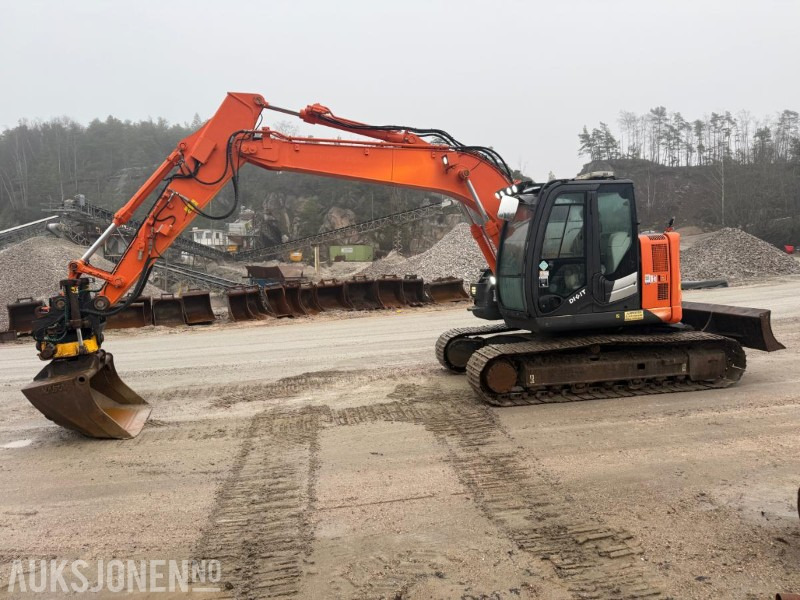 2014 Hitachi Zaxis 135us BELTEGRAVER ENGCON TILTROTATOR SERVICEHISTORIKK SENTRALSMØRING 2 SKUFFER - Graafmachine: afbeelding 3 2014 Hitachi Zaxis 135us BELTEGRAVER ENGCON TILTROTATOR SERVICEHISTORIKK SENTRALSMØRING 2 SKUFFER - Graafmachine: afbeelding 3