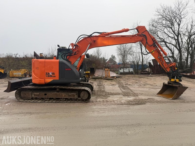 2014 Hitachi Zaxis 135us BELTEGRAVER ENGCON TILTROTATOR SERVICEHISTORIKK SENTRALSMØRING 2 SKUFFER - Graafmachine: afbeelding 4 2014 Hitachi Zaxis 135us BELTEGRAVER ENGCON TILTROTATOR SERVICEHISTORIKK SENTRALSMØRING 2 SKUFFER - Graafmachine: afbeelding 4