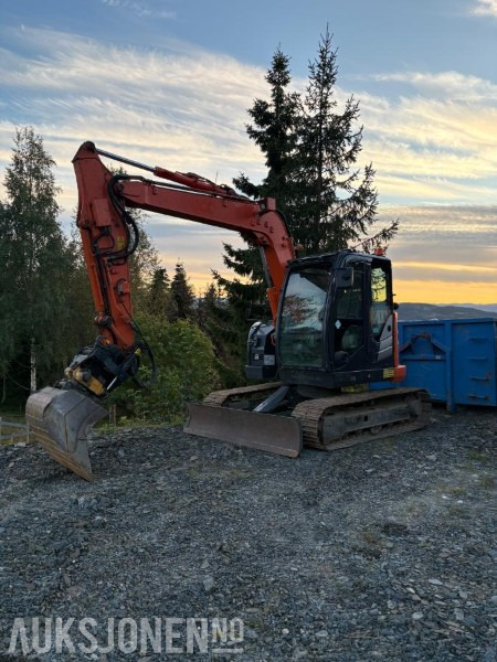 2015 Hitachi US 85 gravemaskin TILTROTATOR SENTRALSMØRING - Graafmachine: afbeelding 1 2015 Hitachi US 85 gravemaskin TILTROTATOR SENTRALSMØRING - Graafmachine: afbeelding 1