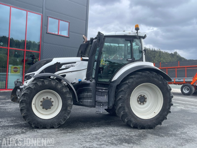 2015 Valtra T214D Versu Direct - Front Hydr. - EU OK 2027 - 50 km/t - Tractor: afbeelding 2 2015 Valtra T214D Versu Direct - Front Hydr. - EU OK 2027 - 50 km/t - Tractor: afbeelding 2
