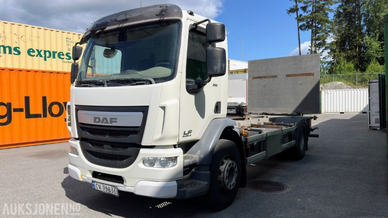 2016 DAF LF 310 FA 4x2 Containerbil med ZEPRO 2000kg bakløfter | Euro 6 | Lav km - Containertransporter/ Wissellaadbak vrachtwagen: afbeelding 1 2016 DAF LF 310 FA 4x2 Containerbil med ZEPRO 2000kg bakløfter | Euro 6 | Lav km - Containertransporter/ Wissellaadbak vrachtwagen: afbeelding 1