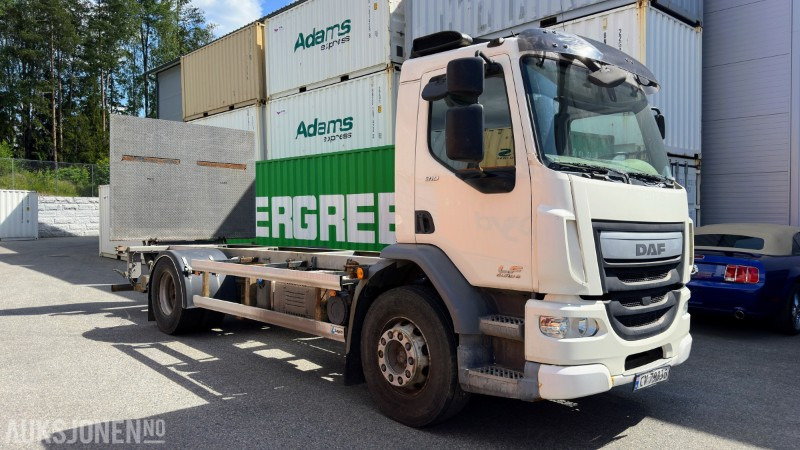 2016 DAF LF 310 FA 4x2 Containerbil med ZEPRO 2000kg bakløfter | Euro 6 | Lav km - Containertransporter/ Wissellaadbak vrachtwagen: afbeelding 3 2016 DAF LF 310 FA 4x2 Containerbil med ZEPRO 2000kg bakløfter | Euro 6 | Lav km - Containertransporter/ Wissellaadbak vrachtwagen: afbeelding 3