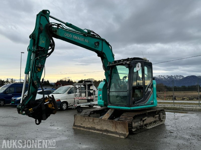 2016 Kobelco SK75SR-3E - 8 tonns gravemaskin - Tiltrotator - Pusskuffe - Bunkringspumpe - sentralsmøring - Sertifisert - Graafmachine: afbeelding 1 2016 Kobelco SK75SR-3E - 8 tonns gravemaskin - Tiltrotator - Pusskuffe - Bunkringspumpe - sentralsmøring - Sertifisert - Graafmachine: afbeelding 1
