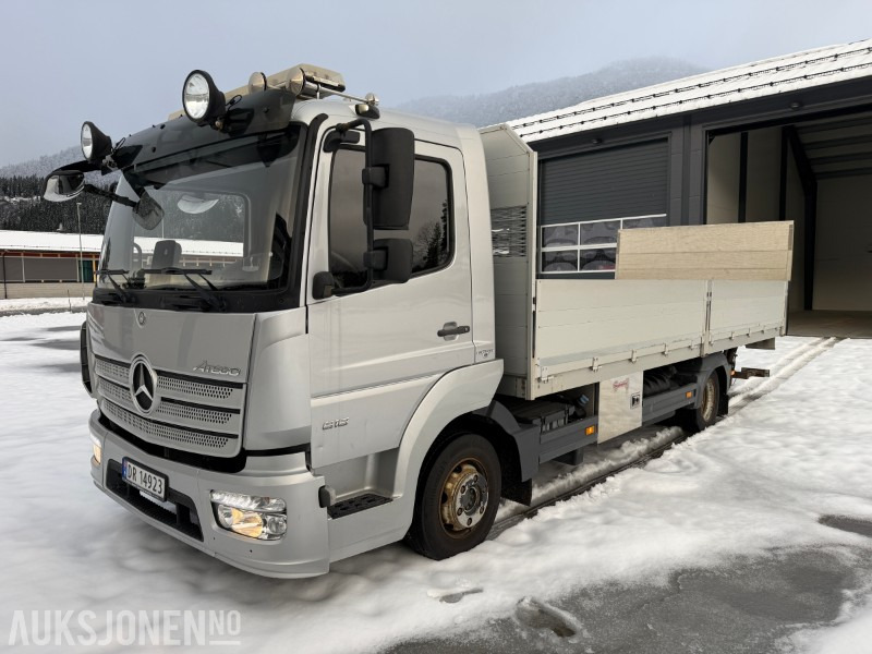 2016 Mercedes-Benz Atego 816 planbil med Zepro løftelem - C1 førarkort - Eu godkjent - Vrachtwagen met open laadbak: afbeelding 1 2016 Mercedes-Benz Atego 816 planbil med Zepro løftelem - C1 førarkort - Eu godkjent - Vrachtwagen met open laadbak: afbeelding 1