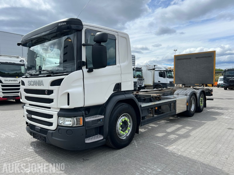 2016 Scania P410 containerbil, lav km, EU, 411 hk, baklem, automat - Containertransporter/ Wissellaadbak vrachtwagen: afbeelding 1 2016 Scania P410 containerbil, lav km, EU, 411 hk, baklem, automat - Containertransporter/ Wissellaadbak vrachtwagen: afbeelding 1
