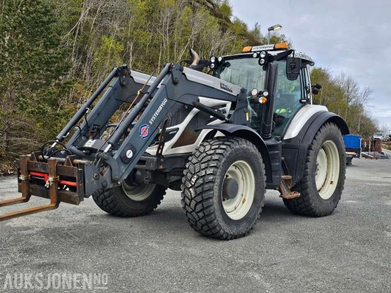 2016 Valtra T144D - Direct - Laster - Luft - 50 km/t - 3 -Medfølger skuffe - Tractor: afbeelding 2 2016 Valtra T144D - Direct - Laster - Luft - 50 km/t - 3 -Medfølger skuffe - Tractor: afbeelding 2