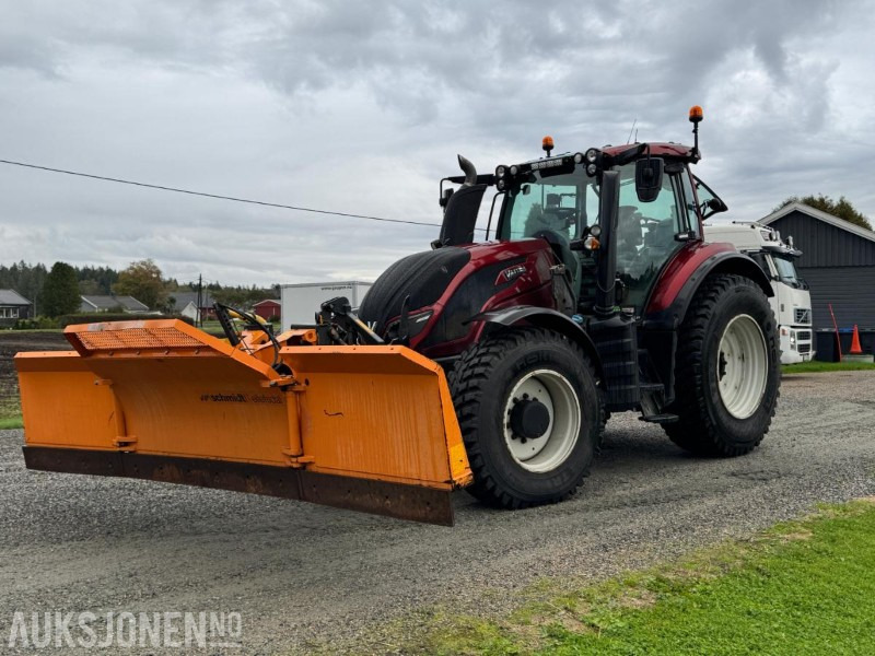 2016 Valtra T174E med Schmidt Tellefsdal U-LS 43.6 plog (2022), Valtra 76 frontlaster og betong lodd - Tractor: afbeelding 1 2016 Valtra T174E med Schmidt Tellefsdal U-LS 43.6 plog (2022), Valtra 76 frontlaster og betong lodd - Tractor: afbeelding 1
