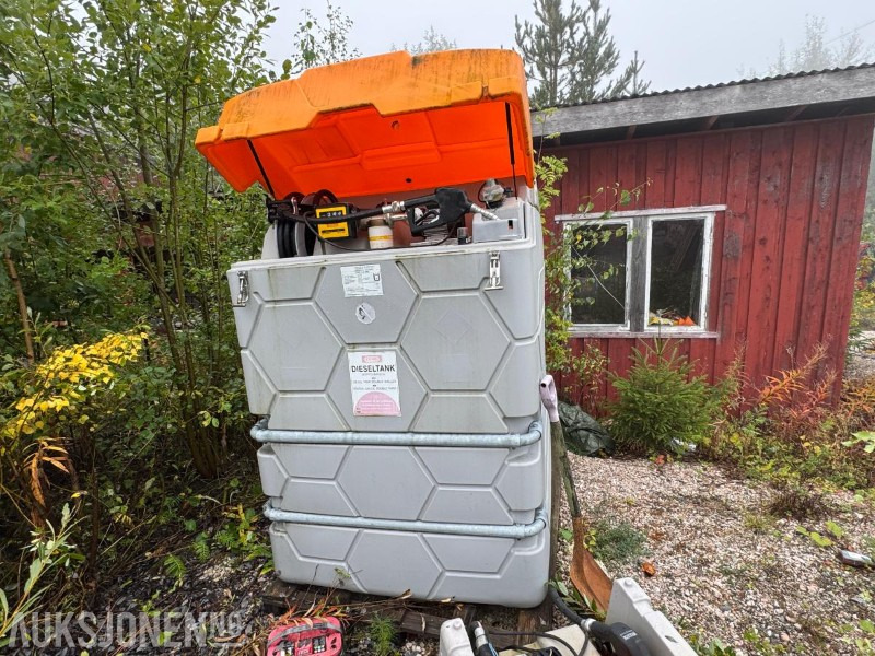 2017 Dieseltank 2500 liter med pumpe og televerk - Bouwmaterieel: afbeelding 1 2017 Dieseltank 2500 liter med pumpe og televerk - Bouwmaterieel: afbeelding 1