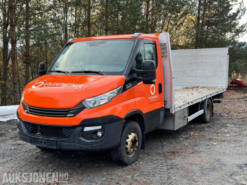 2017 Iveco Daily planbil med bakløfter / rep objekt - Vrachtwagen met open laadbak: afbeelding 1 2017 Iveco Daily planbil med bakløfter / rep objekt - Vrachtwagen met open laadbak: afbeelding 1