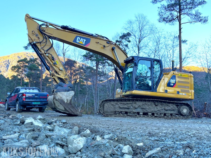 2018 Cat 320 - 4 890 timer - 2 skuffer og tiltrotator - CAT Premium serviceavtale - Graafmachine: afbeelding 1 2018 Cat 320 - 4 890 timer - 2 skuffer og tiltrotator - CAT Premium serviceavtale - Graafmachine: afbeelding 1