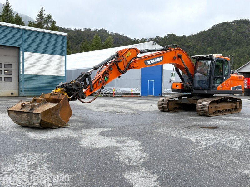 2018 Doosan DX180LC-5 - 6 381 timer - tiltrotator - 2 skuffer - sertifisert - Graafmachine: afbeelding 1 2018 Doosan DX180LC-5 - 6 381 timer - tiltrotator - 2 skuffer - sertifisert - Graafmachine: afbeelding 1