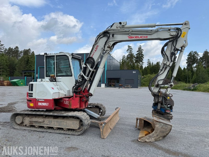 2018 Takeuchi TB280FR – 8,5-tonns gravemaskin med Side-to-Side Boom, tilt, sentralsmøring og 2 skuffer - Graafmachine: afbeelding 5 2018 Takeuchi TB280FR – 8,5-tonns gravemaskin med Side-to-Side Boom, tilt, sentralsmøring og 2 skuffer - Graafmachine: afbeelding 5