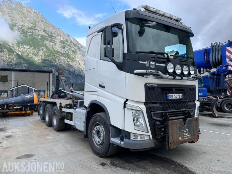 2018 Volvo FH 550 - 8x4 Tridem - Krokløft - Brøyterigget - 10 tonns framaksel - Sideplog - 20 tonns krok med knekk og fjernstyring - Haakarmsysteem vrachtwagen: afbeelding 3 2018 Volvo FH 550 - 8x4 Tridem - Krokløft - Brøyterigget - 10 tonns framaksel - Sideplog - 20 tonns krok med knekk og fjernstyring - Haakarmsysteem vrachtwagen: afbeelding 3